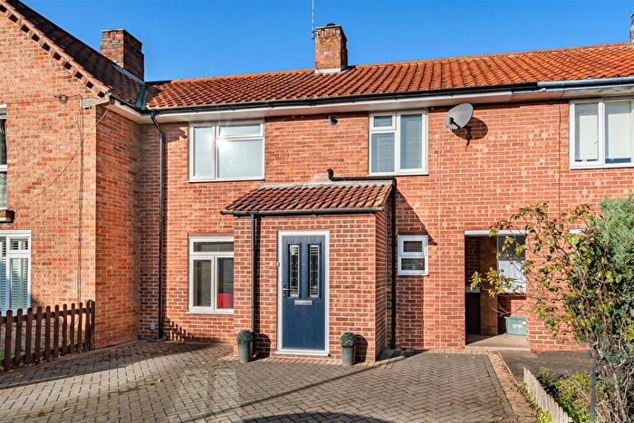 3 Bedroom Terraced House For Sale In Bourne Close, Bicester, OX26