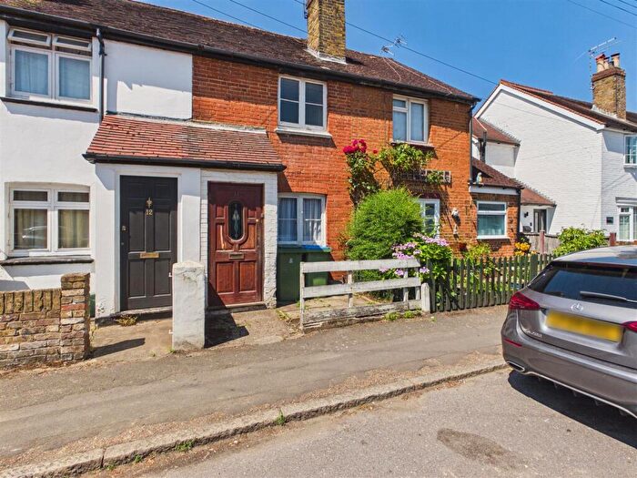 2 Bedroom House For Sale In Primrose Road, Walton-On-Thames, KT12
