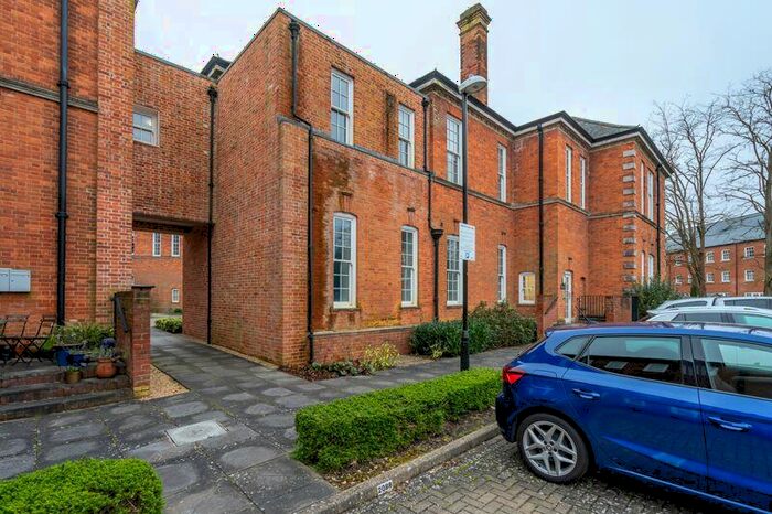 2 Bedroom Flat For Sale In Longley Road, Graylingwell, Chichester, PO19