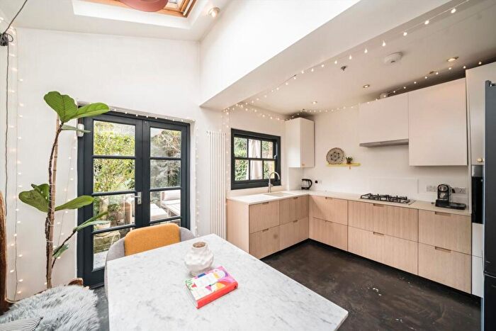 3 Bedroom House For Sale In Tyneham Road, Shaftesbury Estate, SW11