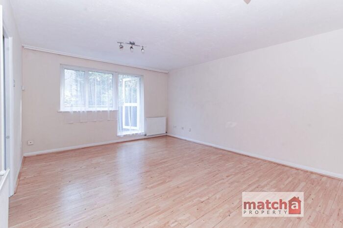 2 Bedroom Flat To Rent In Abbeyfields Close, Park Royal, London, NW10