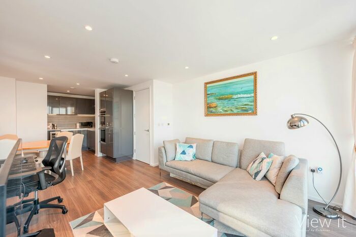 2 Bedroom Flat To Rent In Wandsworth Town, London, SW18