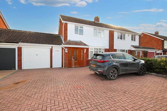 3 Bedroom Semi-Detached House To Rent In Bedgrove, Aylesbury, HP21