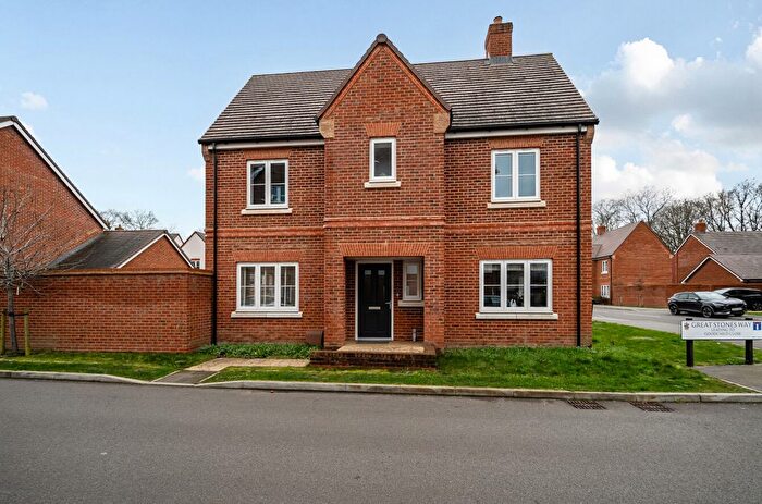 3 Bedroom Semi Detached House For Sale In Great Stones Way, Ash, Surrey, GU12