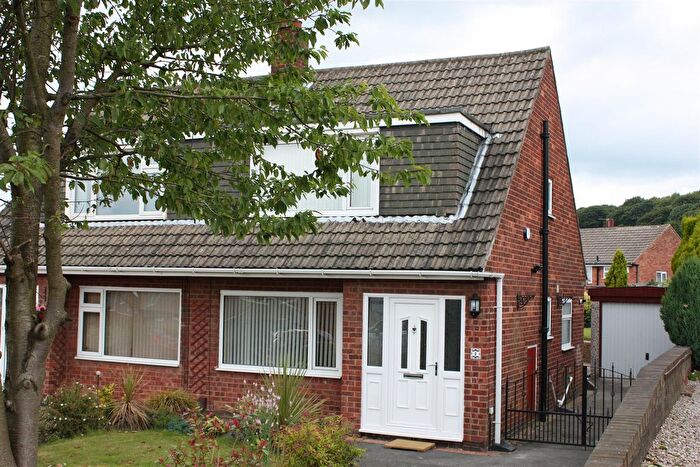 3 Bedroom Detached House To Rent In Hall Park Close, Horsforth, Leeds, LS18
