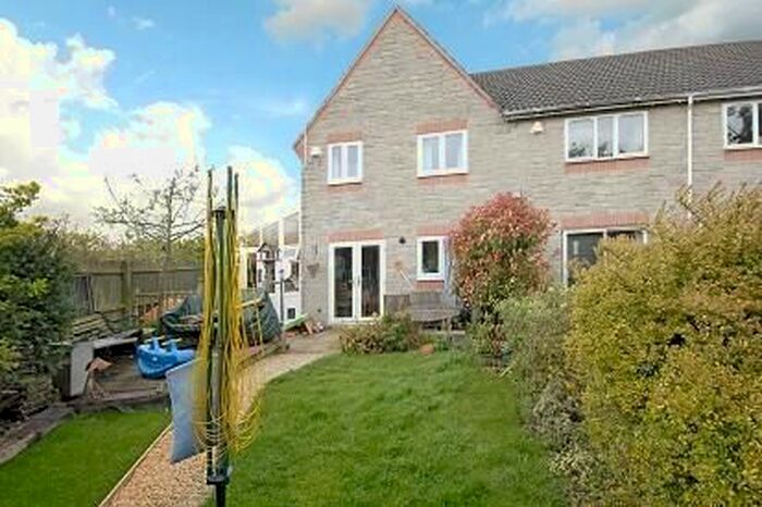 3 Bedroom Semi-Detached House To Rent In Appletree Close, Oxford, OX4