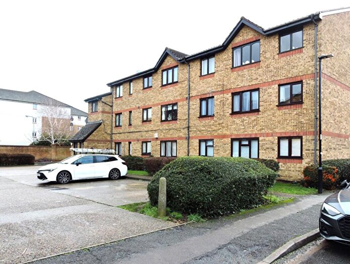 Studio For Sale In Celadon Close, Enfield, EN3