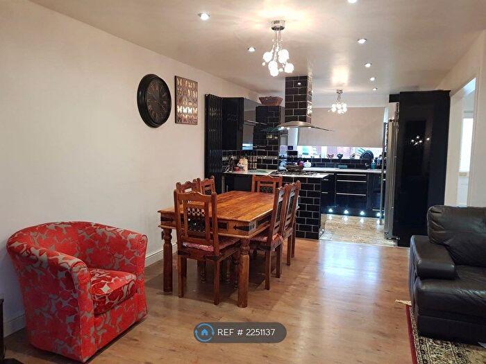 3 Bedroom End Of Terrace House To Rent In Greystoke Road, Slough, SL2