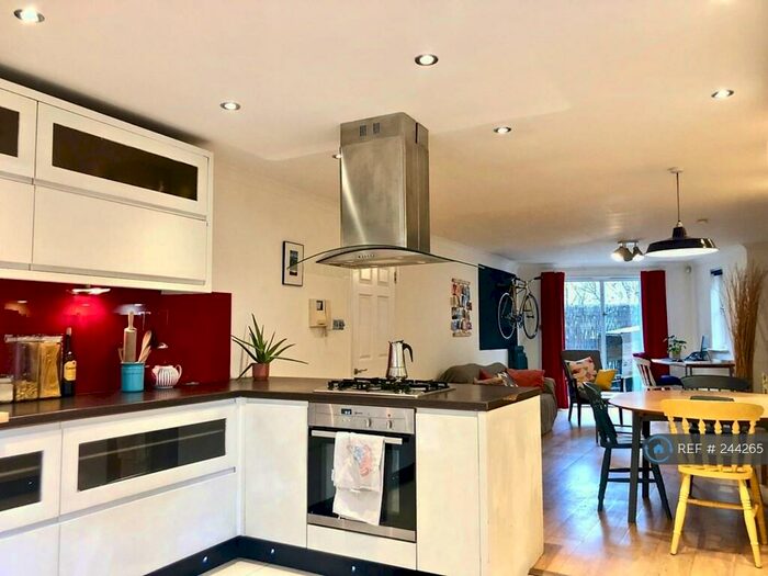 2 Bedroom Flat To Rent In Armoury House, London, E3