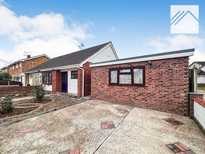 2 Bedroom Bungalow For Sale In Clinton Road, Canvey Island, SS8