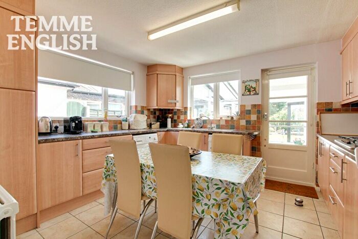3 Bedroom Detached Bungalow For Sale In Highcliffe Road, Wickford, Essex, SS11