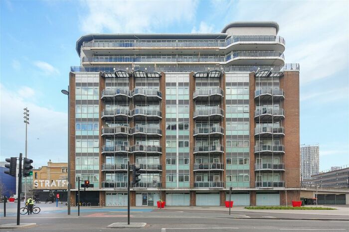 2 Bedroom Flat To Rent In Gerry Raffles, Stratford, E15