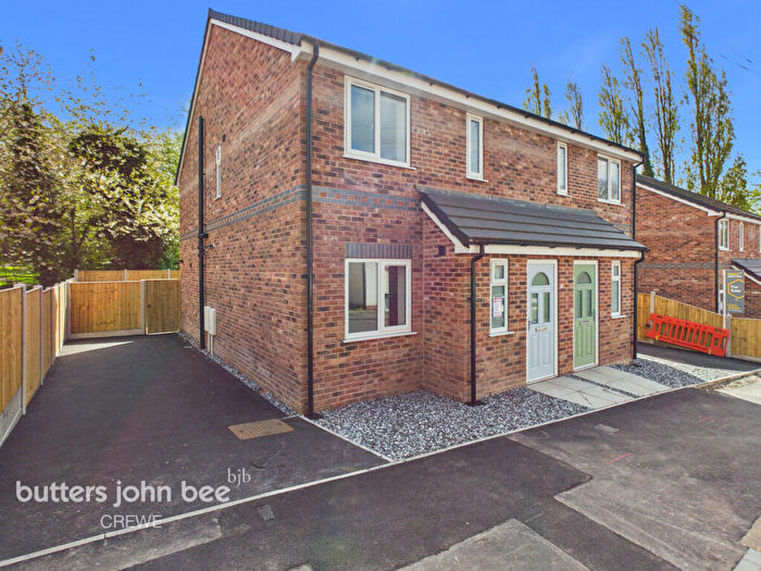 3 Bedroom Semi-Detached House For Sale In Walthall Street, Crewe, CW2