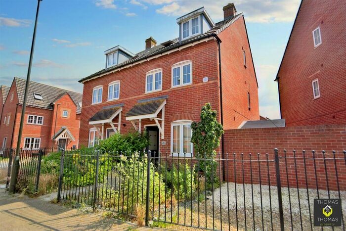 4 Bedroom Semi-Detached House To Rent In Winter Gate Road, Longford, GL2