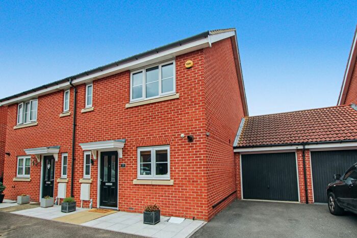 3 Bedroom Semi-Detached House For Sale In Montague Street, Basildon, SS14