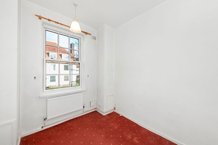 2 Bedroom Flat For Sale In Greenbay Road, London, SE7