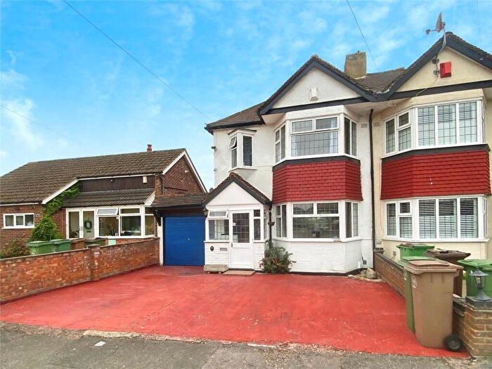 4 Bedroom Semi-Detached House For Sale In Amesbury Close, Worcester Park, KT4