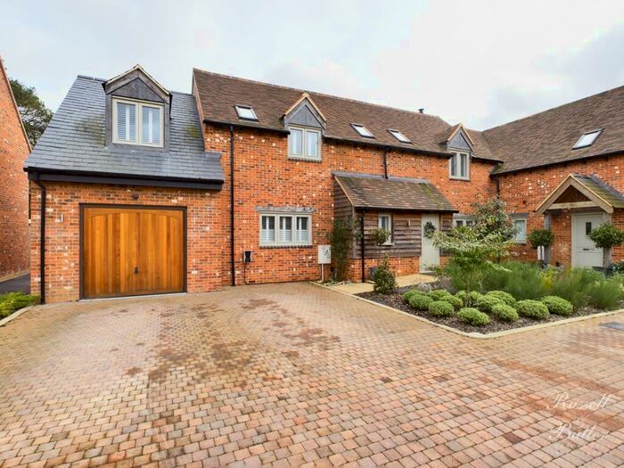 3 Bedroom Mews For Sale In Hinton Close, East Claydon, Buckinghamshire, MK18