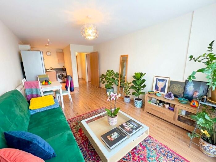 1 Bedroom Flat To Rent In Malvern Road, Queen's Park, London, NW6