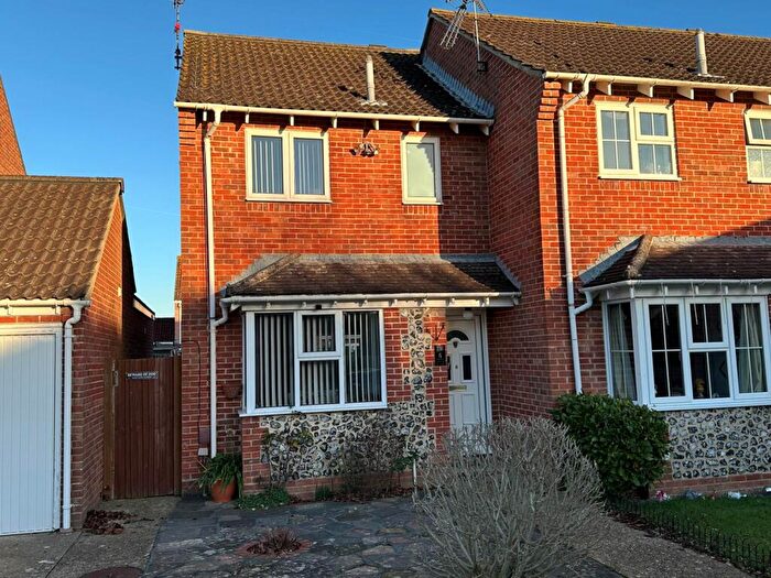 2 Bedroom House To Rent In Laurel Close, Worthing, BN13