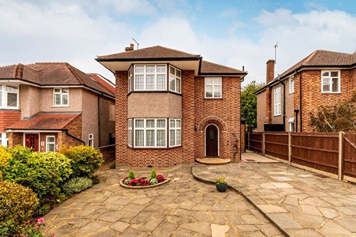 3 Bedroom Property For Sale In Matlock Way, New Malden, KT3