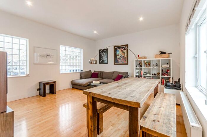2 Bedroom Flat To Rent In Chilton Street, , Spitalfields, London, E2