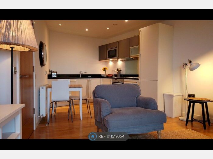 2 Bedroom Flat To Rent In Candle House, Leeds, LS1