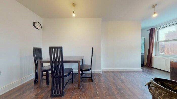 3 Bedroom Apartment To Rent In Whitechapel Road, London, E1