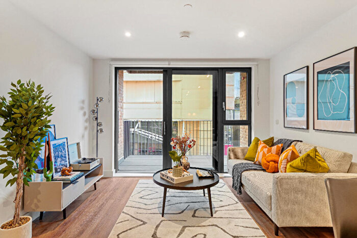 1 Bedroom Apartment To Rent In Hornby House, SL6