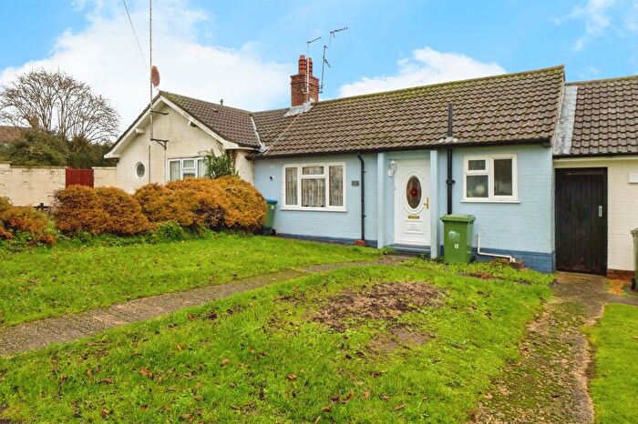 1 Bedroom Semi Detached Bungalow For Sale In Meadowside Close, Southampton, SO18