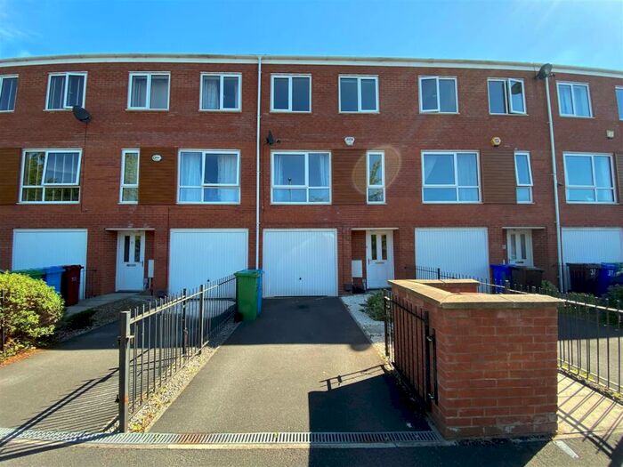 4 Bedroom Terraced House To Rent In Guide Post Road, Grove Village, M13