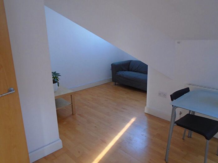 1 Bedroom Flat To Rent In Bristol Road, Selly Oak, Birmingham, B29