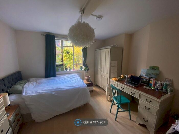 1 Bedroom Flat To Rent In Charles Rowan House, London, WC1X