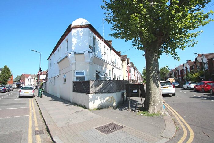 2 Bedroom Maisonette For Sale In Chapter Road, Willesden, NW2