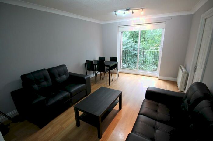 2 Bedroom Ground Flat To Rent In Deneside Court, Newcastle Upon Tyne, NE2