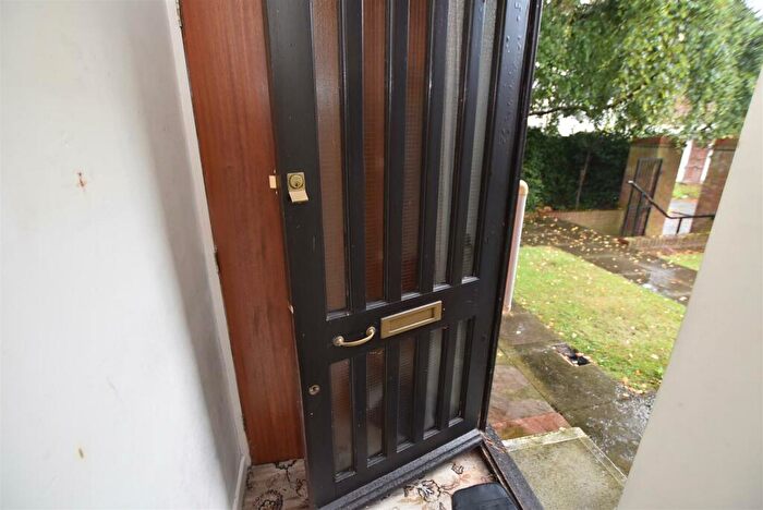 2 Bedroom Apartment For Sale In St. Pauls Close, Tranmere, CH42