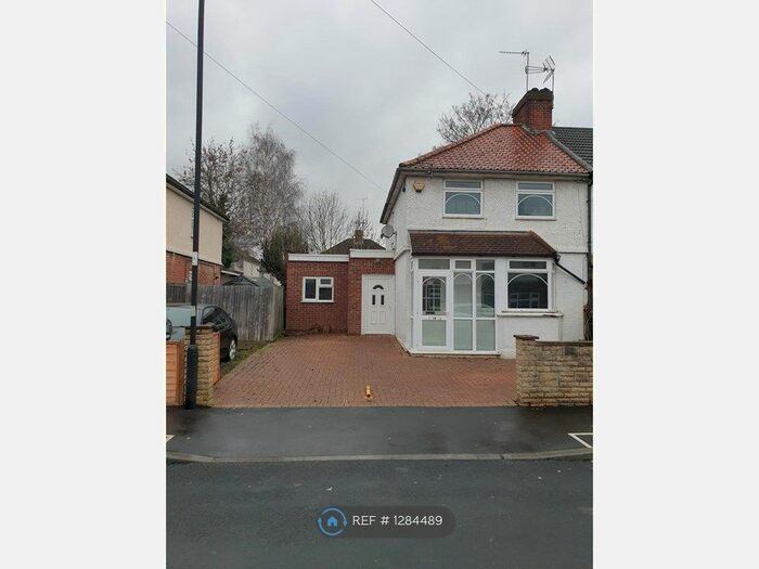 4 Bedroom Semi-Detached House To Rent In Edington Road, Enfield EN3