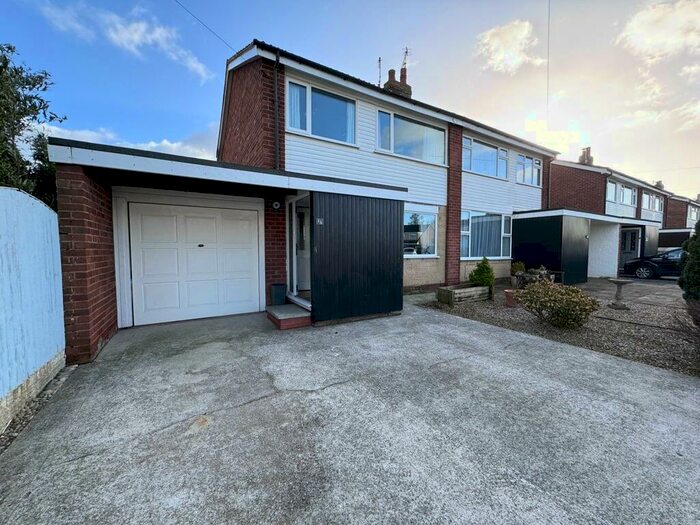 3 Bedroom Semi-Detached House For Sale In Grant Drive, Walmer Bridge, Preston, PR4