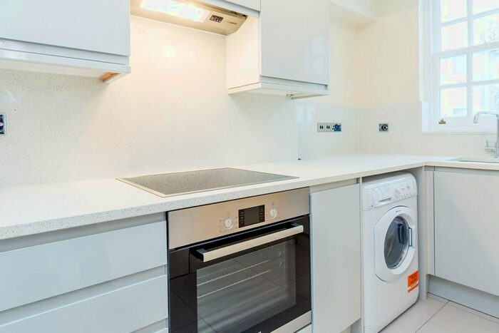 2 Bedroom Flat To Rent In Tottenham Court Road, West End, W1T