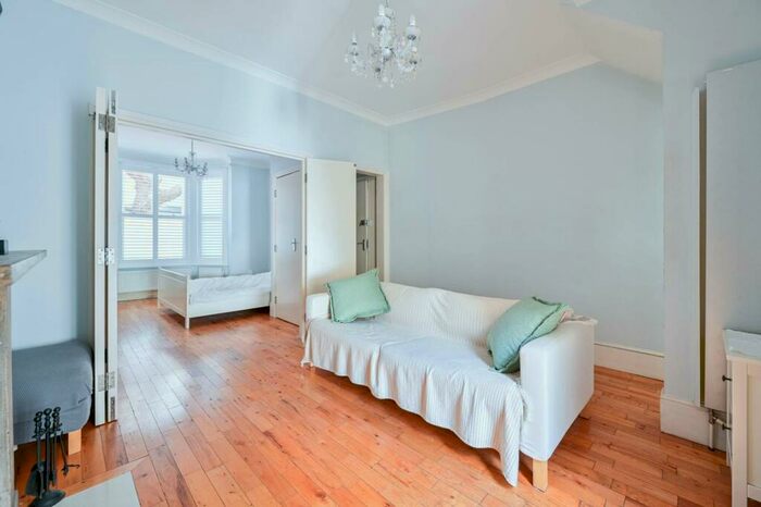 1 Bedroom Flat To Rent In Oswin Street, Elephant And Castle, London, SE11