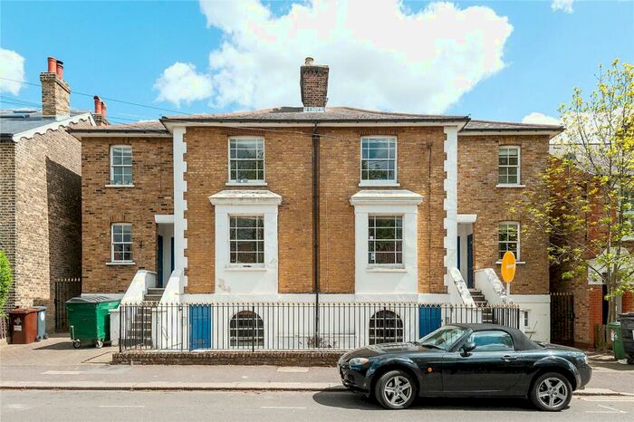 2 Bedroom Flat To Rent In Wingfield Road, Walthamstow, London, E17