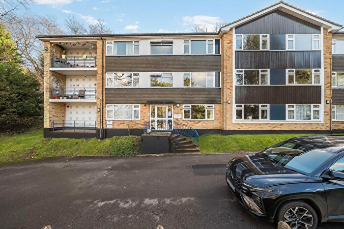 2 Bedroom Flat For Sale In Beechwood Road, Caterham, CR3