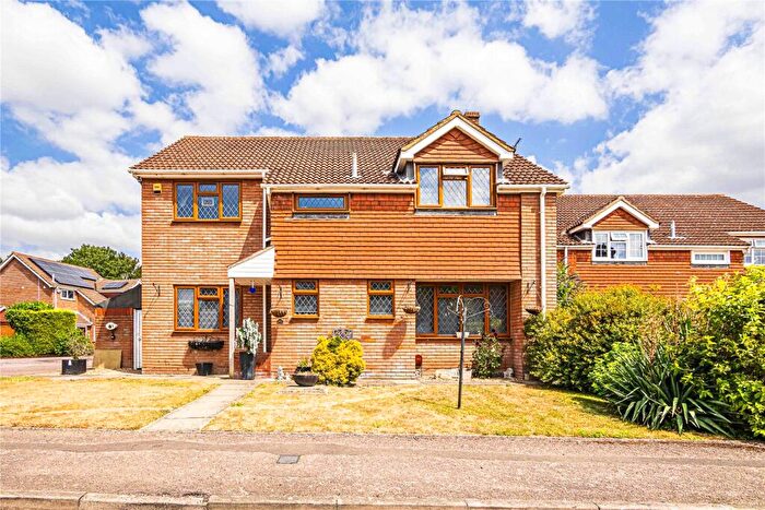 4 Bedroom Detached House For Sale In Wallace Drive, Eaton Bray, Bedfordshire, LU6