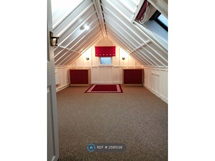 4 Bedroom Bungalow To Rent In St Johns Road, Slough, SL2