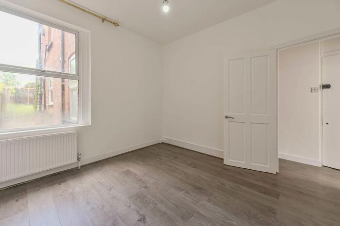 2 Bedroom Flat To Rent In Rosslyn Crescent, Harrow, HA1