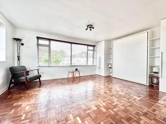 Studio To Rent In Kneller Road, Twickenham, TW2