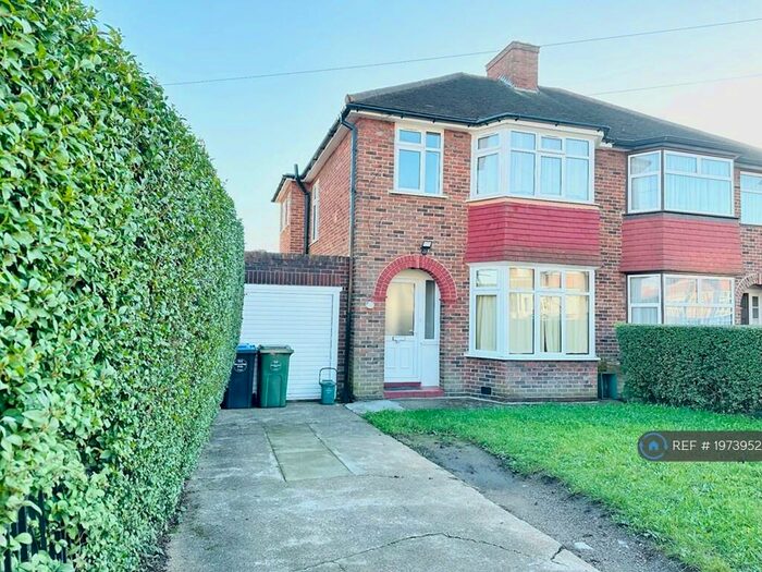 3 Bedroom Semi-Detached House To Rent In Tewkesbury Gardens, London, NW9