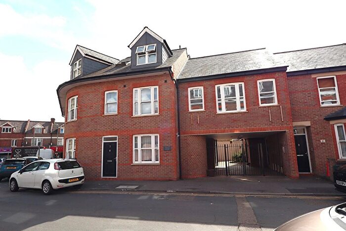 3 Bedroom Flat For Sale In Percy Court, Watford, WD18