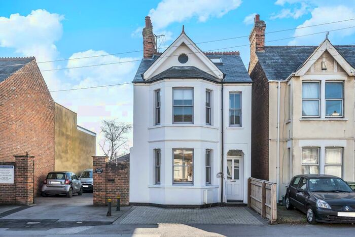 3 Bedroom Detached House To Rent In Windmill Road, Central Headington, OX3