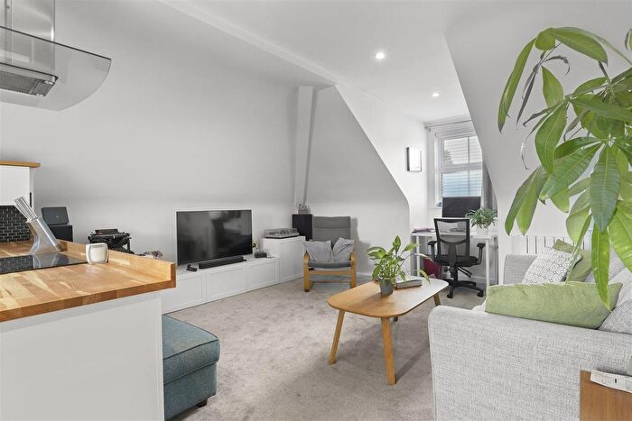 2 Bedroom Flat For Sale In Edmunds House, Hemnall Street, Epping, CM16